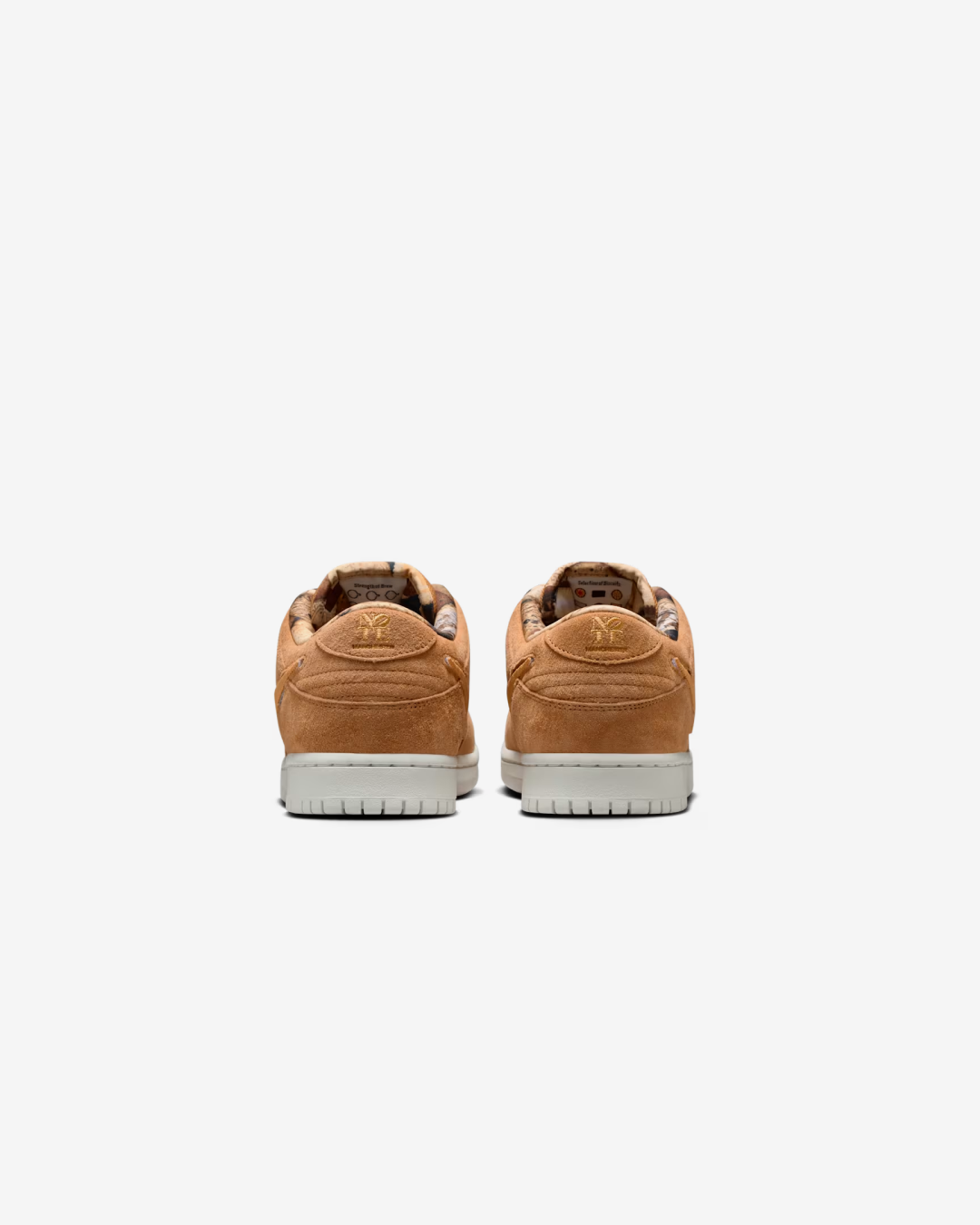 NOTE Manchester x Nike SB Dunk Low 'Flax and Summit White' Sneakers