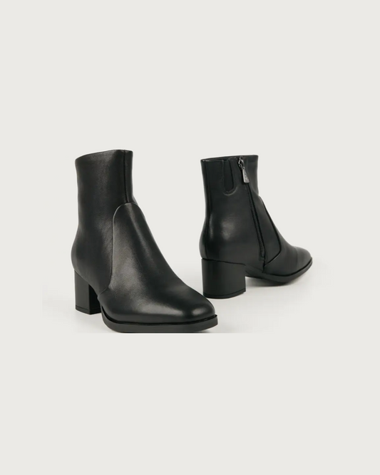 Heeled Leather Ankle Boot in Black