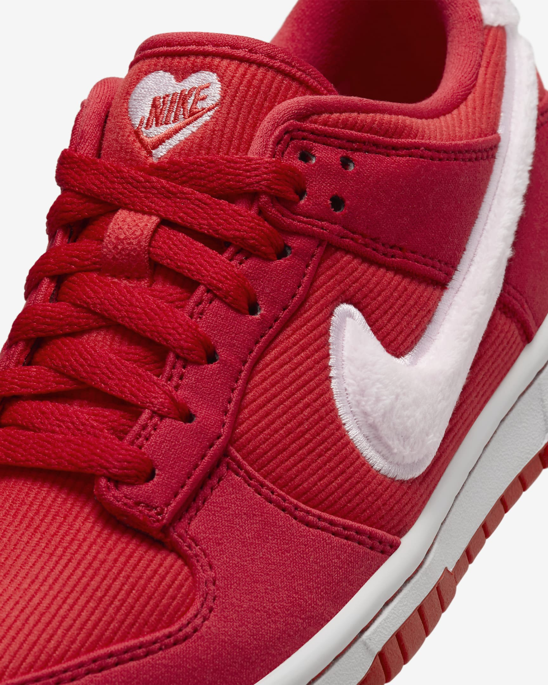 Nike SB Dunk Low ‘Valentines Day - Girls Don’t Cry’ Sneakers