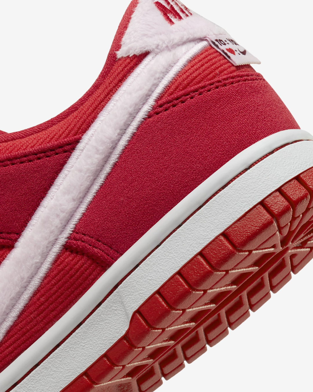 Nike SB Dunk Low ‘Valentines Day - Girls Don’t Cry’ Sneakers