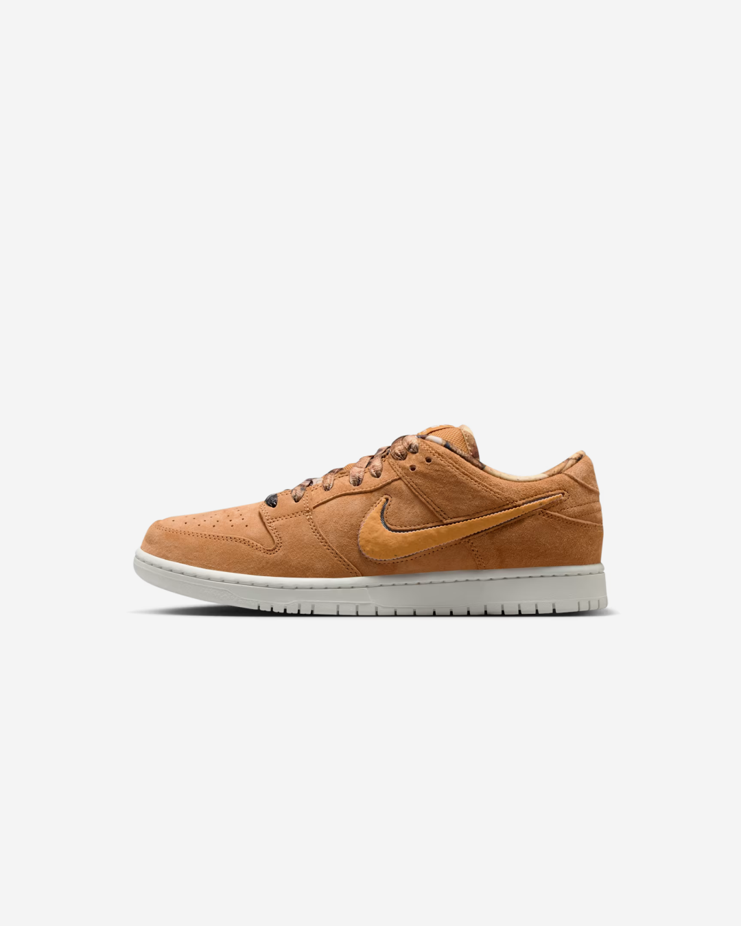 NOTE Manchester x Nike SB Dunk Low  'Flax and Summit White' Sneakers